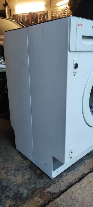 Duas máquinas de Lavar Roupa