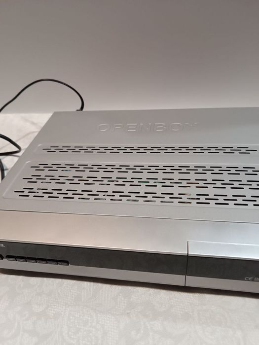 Тюнер супутниковий Openbox X-800.