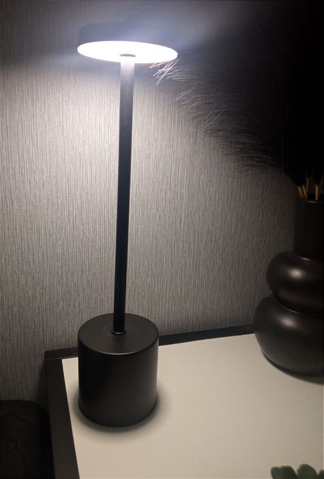 Lampka LED czarna
