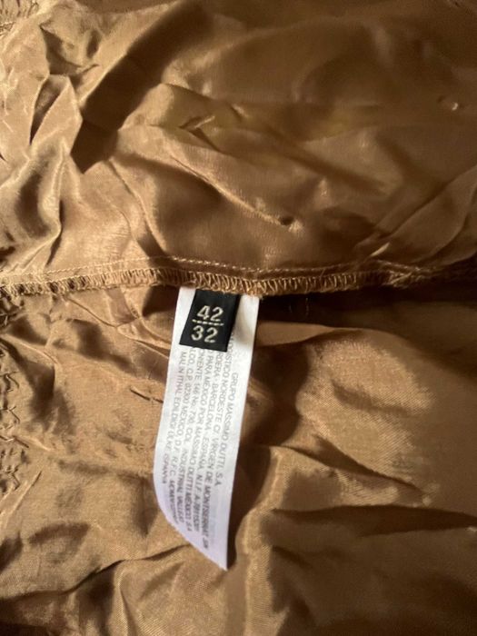 Vestido com pormenor de lantejoulas