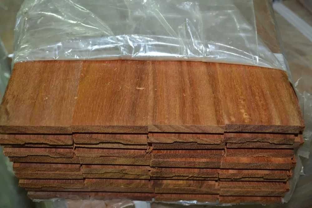 Паркет из массива африканского тика тропическая порода красного дерева