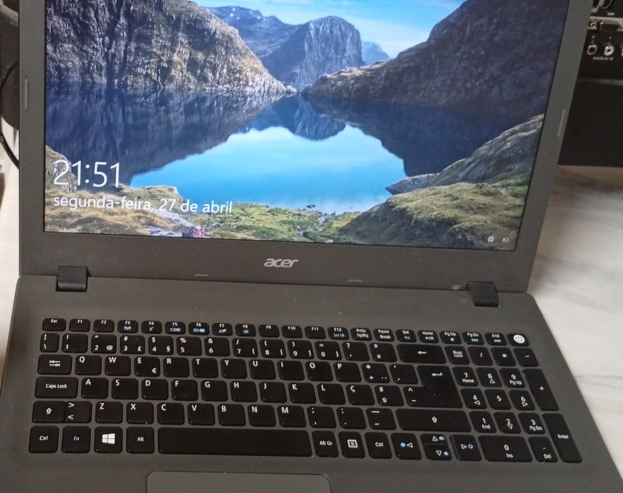 Computador Acer Preto