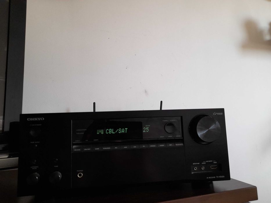 Amplituner Onkyo TX-NR686 + pilot