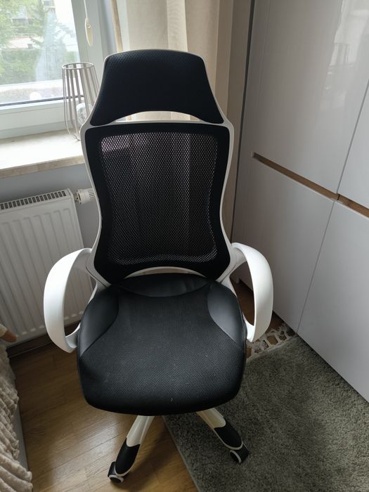 Fotel obrotowy biały