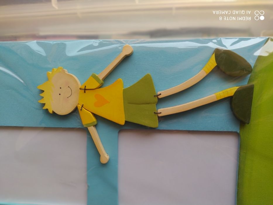 Moldura em madeira pintada - Menino - NOVO