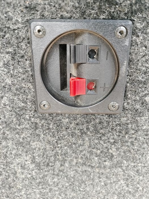 Subwoofer Philips 30 cm. 400 W  4 ohm ze skrzynią