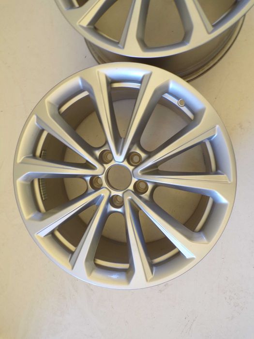 felga aluminiowa AUDI A5 B10 8B3601025D 18 8j et40 5X112X66,6 ŁADNA