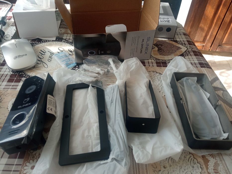 Відеодомофон Slinex SM-07MHD з викличною панелю Slinex ML-20TLHD