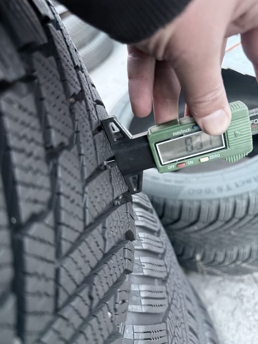 225 45 17 Continental TS860 90% Шини Зима