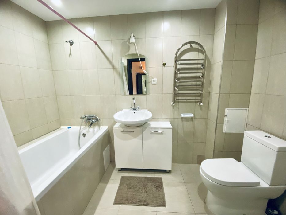 Вже вільна простора квартира в новому будинку