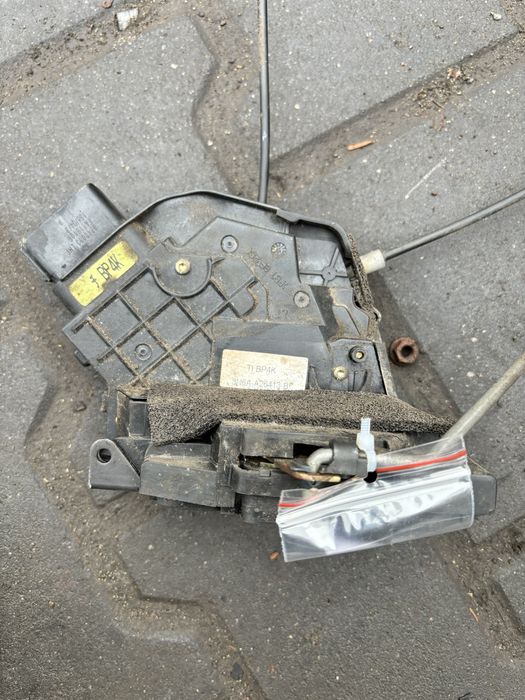 Zamek mechanizm zamka tył tylny lewy Mazda 3 Hatchback rok 2005