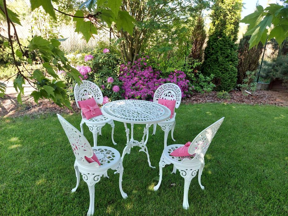 meble żeliwne ogrodowe wypoczynkowe stół krzesło taras ogród hit