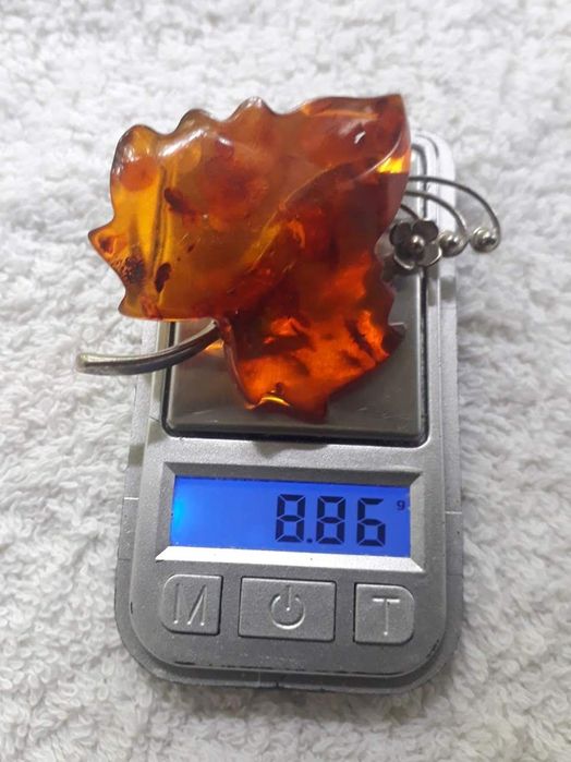 Янтарная брошь времен СССР