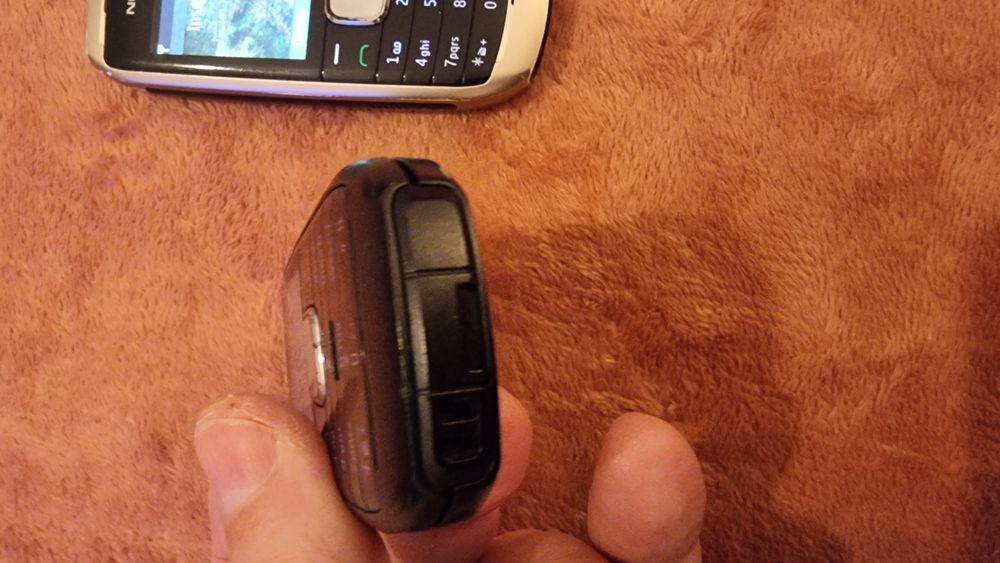 Dois Telemóveis Nokia 1800 (Preto e Prata) RETRO