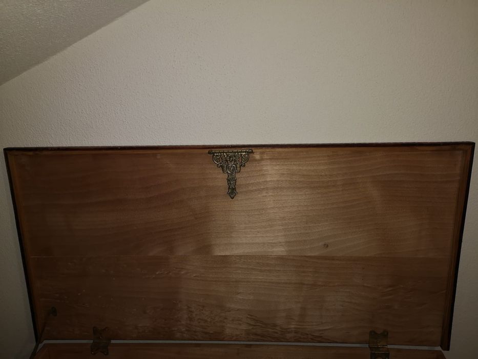 Arca de madeira nova