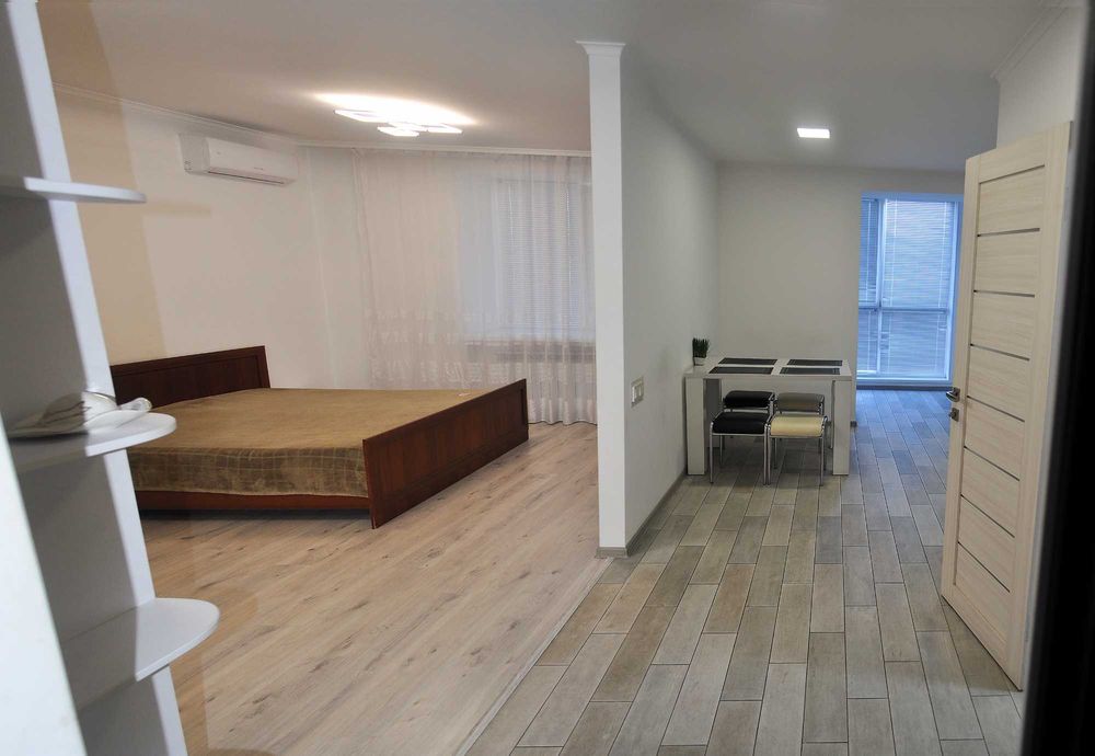 Затишна двокімнатна квартира в центрі поруч з військовою частиною.