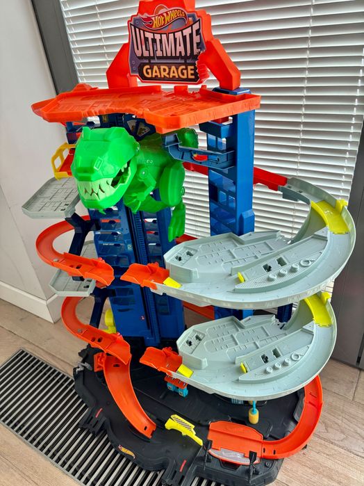 Garaż Hot Wheels T-Rex ultimate