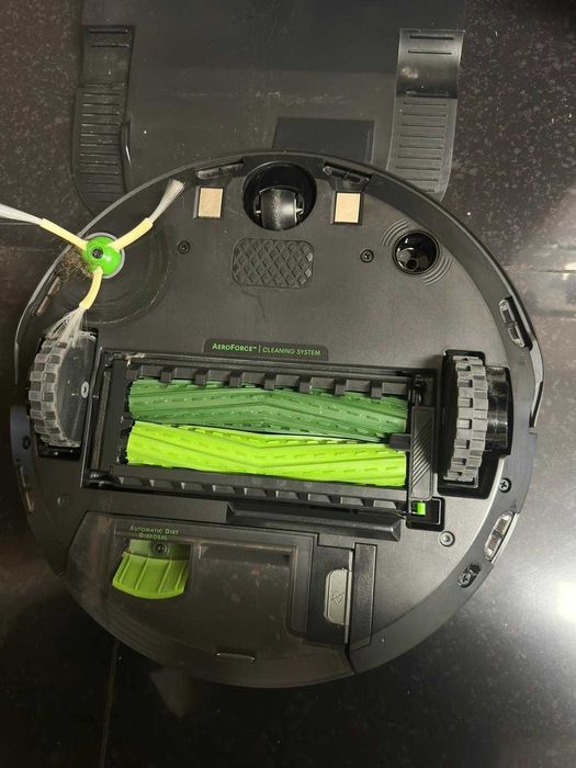 iRobot Roomba j7+ (com Base de Esvaziamento Automático)