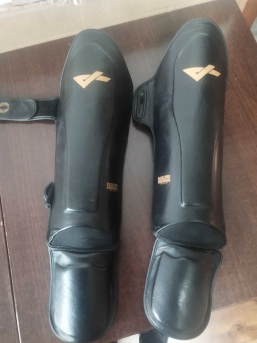 Ochraniacze na piszczele PRO Series V4 (Gold Edition