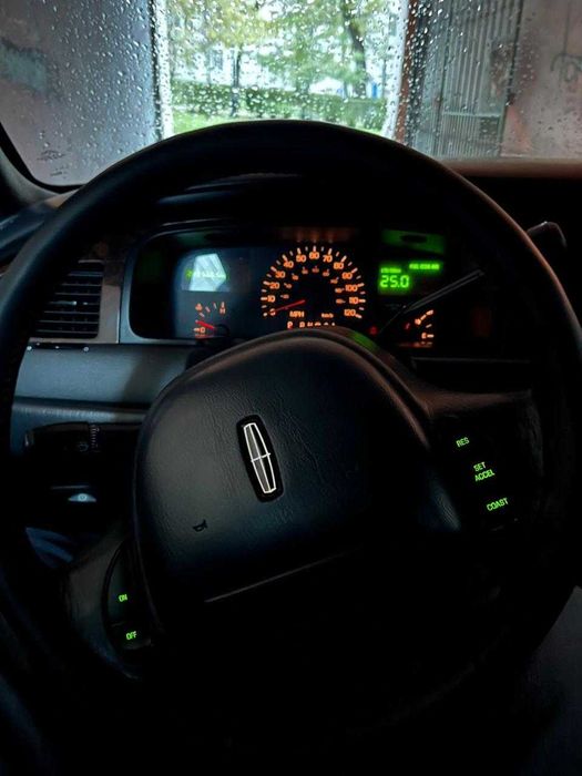 Lincoln Town Car 1999 VIN 1LNHM81W1XY691703 фото оголошення 9 з 14