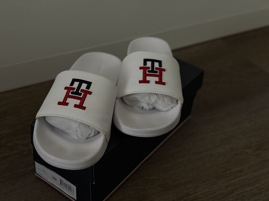 Шльопанці TOMMY HILFIGER