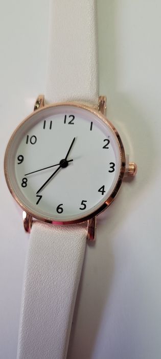 Zegarki biały i czarny. Nowe. Polecam.