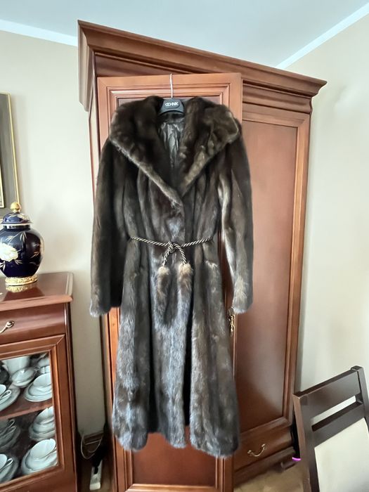 Ekskluzywne futro z norek z kapturem