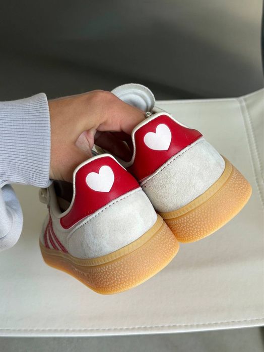 Жіночі кросівки Adidas Spezial Cream Scarlet Valentine's Day адідас спешл бедеві з червоними лампасами