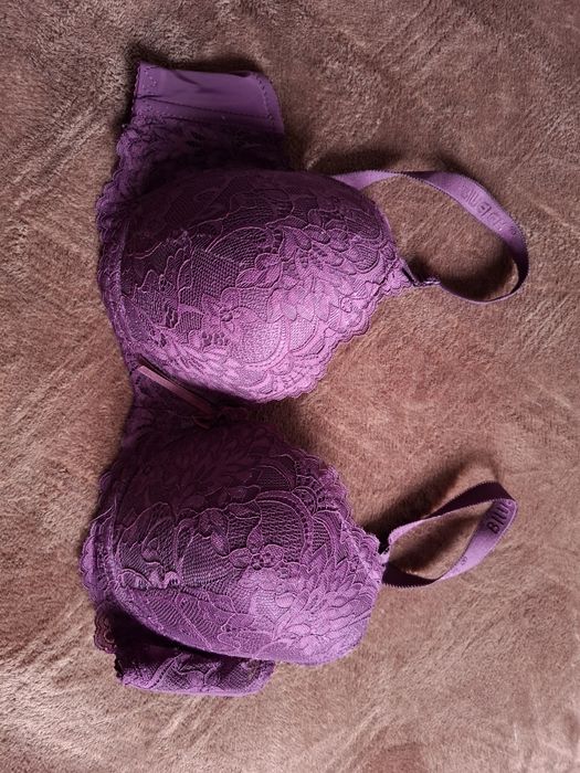 Бюстгальтер жіночі