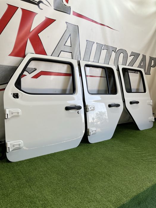 Двери правые левые передние задние на Jeep Wrangler JL 2018-2024