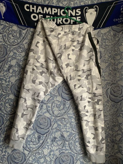 Штани Nike Tech Fleece Camo.