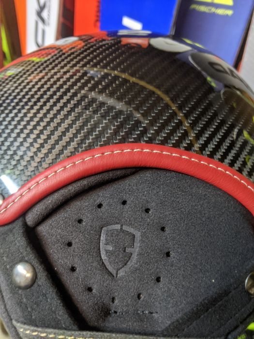 Шолом Egide carbon 56 см