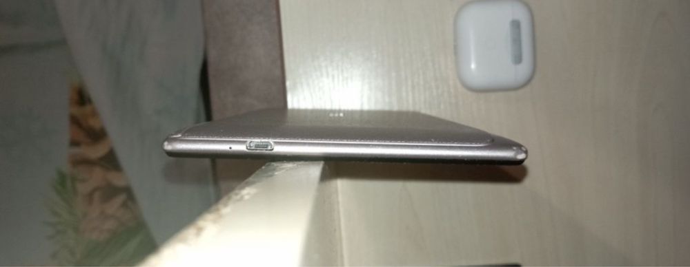 Планшет ASUS ZenPad P01Y.