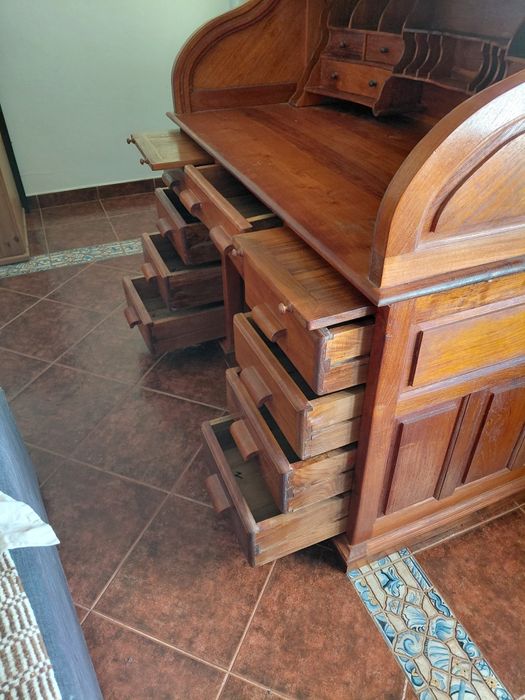 Secretária antiga em madeira maciça