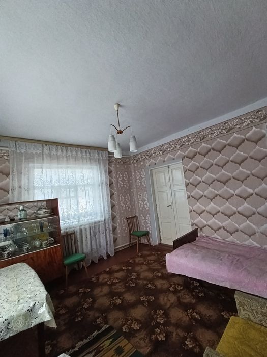 м. Тульчин Продається просторий 4-кімнатний будинок з ділянкою біля школи!