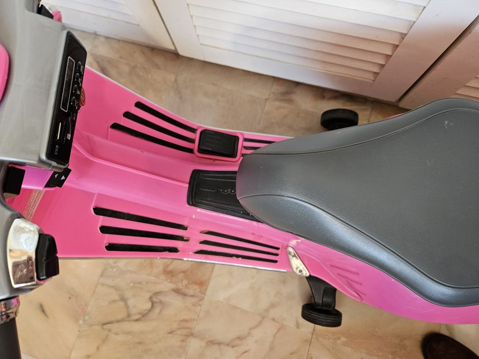 Vespa rosa de criança