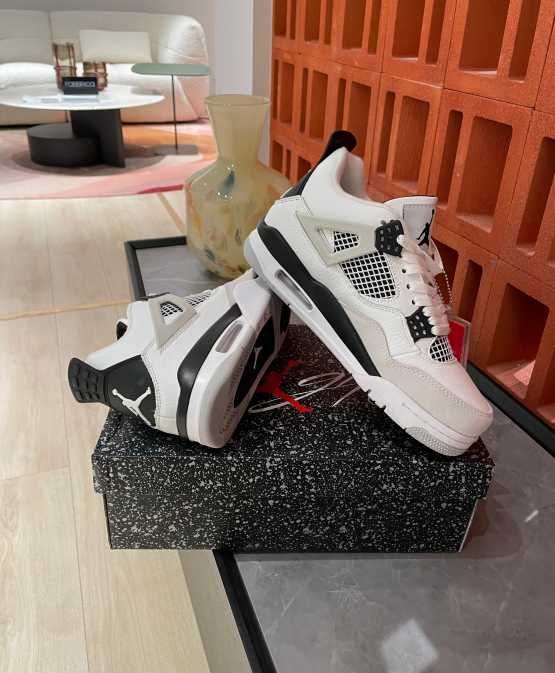 Jordan 4 retro Military black R.45