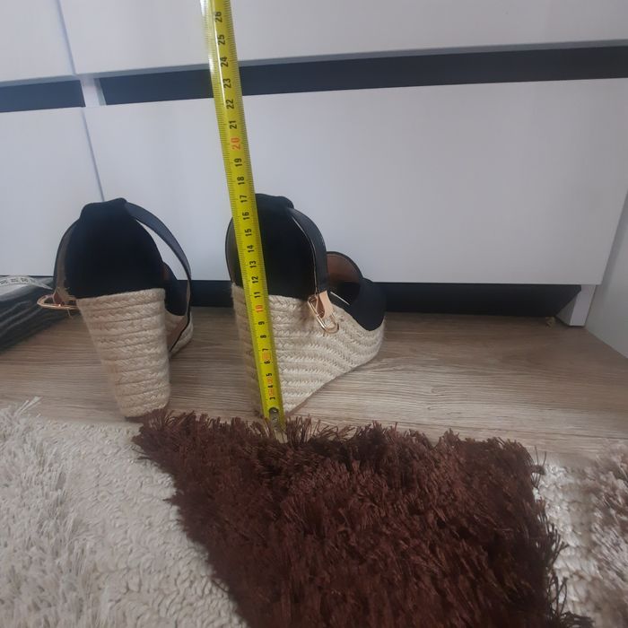 Buty na koturnie