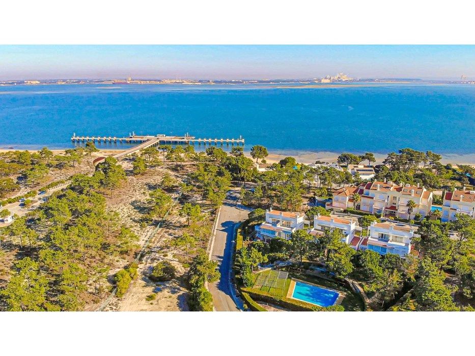 Lote para Construção de 2 Moradias de Luxo em Soltroia Rio - Peníns...