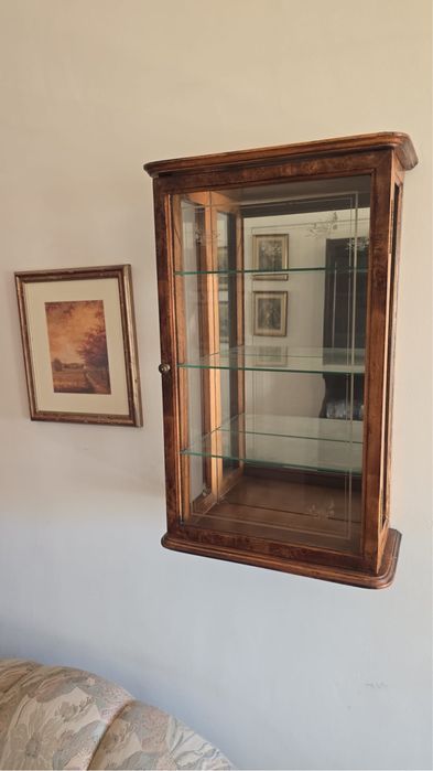 Movel suspenso com vidros