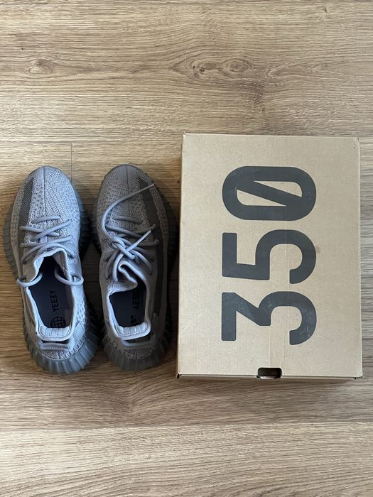 Yeezy 350 v2 stregry / tamanho 38 / novo