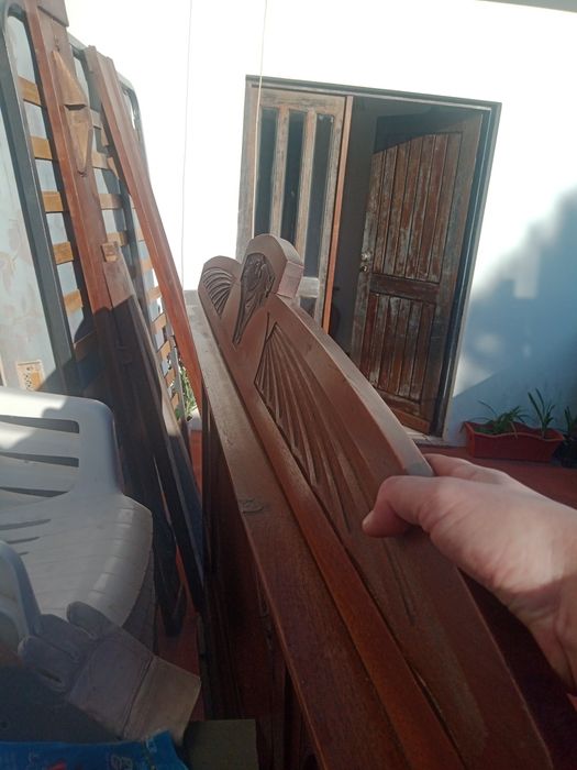 Cama de casal e 2 mesas de cabeceira