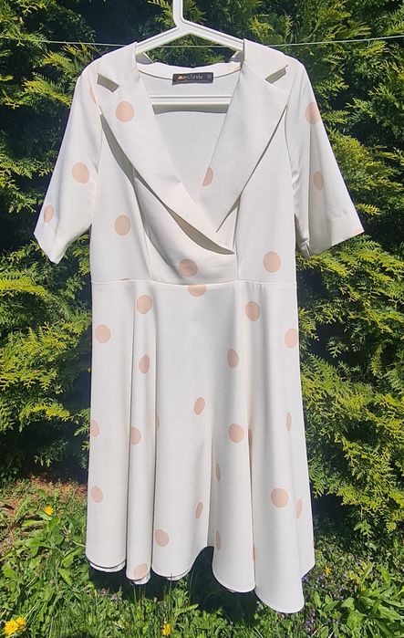 Sukienka xl - raz ubrana ( grochy) Manifesto