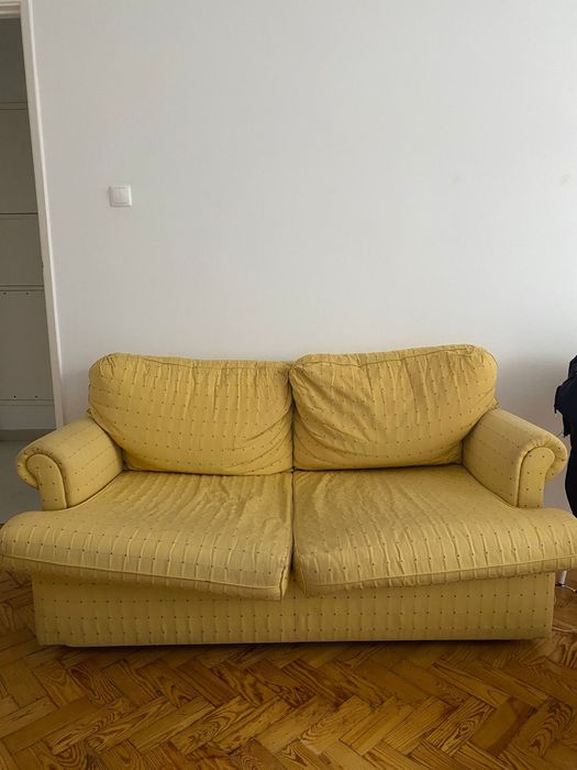 Sofá-cama usado