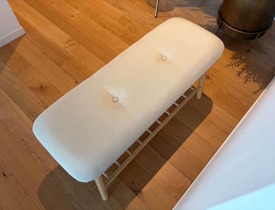 Banco de entrada, para calçar, em bom estado