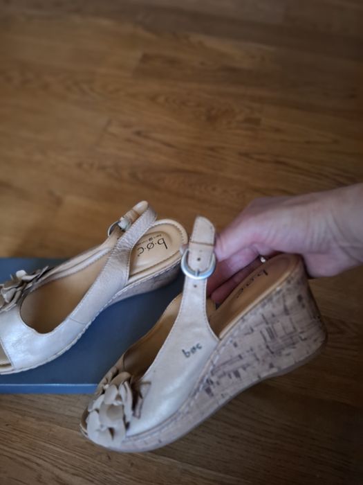 Sandałki koturn 40 born concept