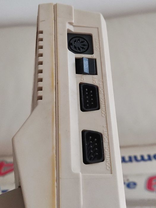 Commodore C 64 magnetofon plus 2 joystick plus cartridge i kaseta
