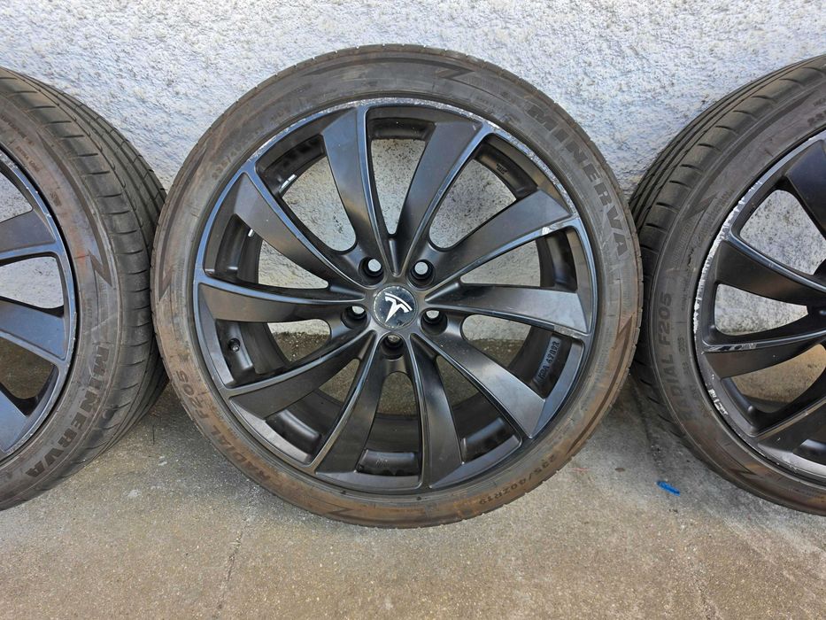 Jantes 19" Tial - KBA 47892 para Tesla - 5x114.3 com Pneus 235.40.19