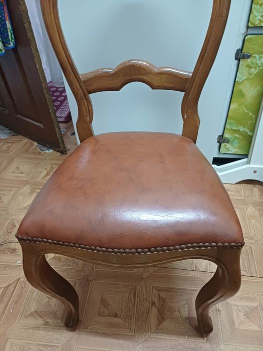 Conjunto de duas cadeiras em bom estado