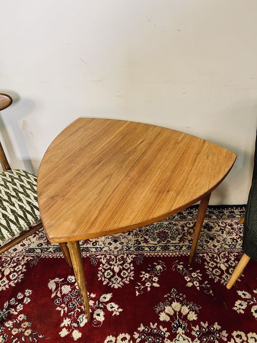 Stolik PRL liść patyczak lata 60 orzech mat vintage